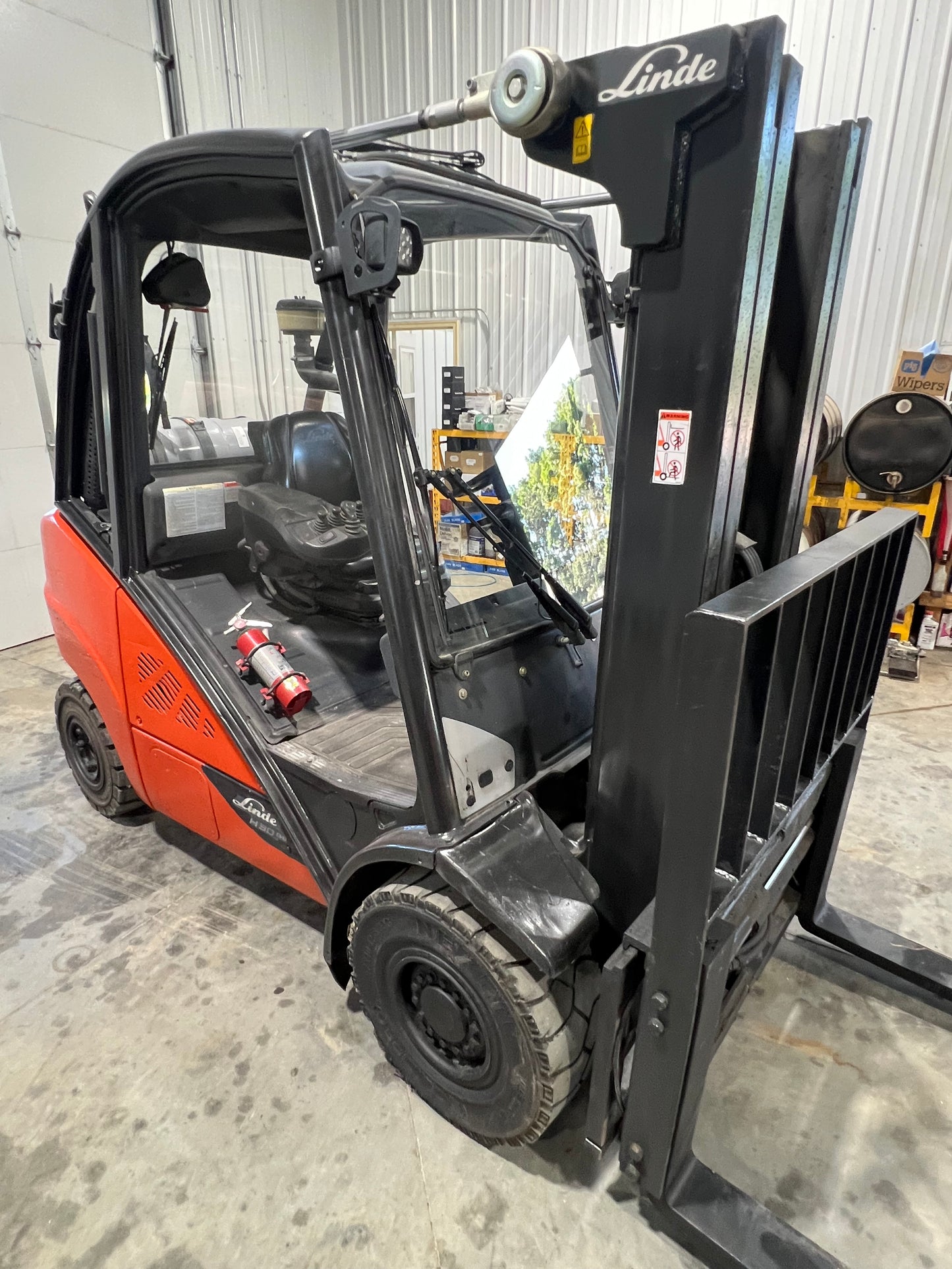 2017 Linde Forklift 6000lb Lift Capacity (Fork Positioner!
