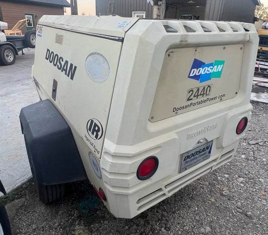 2012 doosan/IR Air Compressor 185 CFM