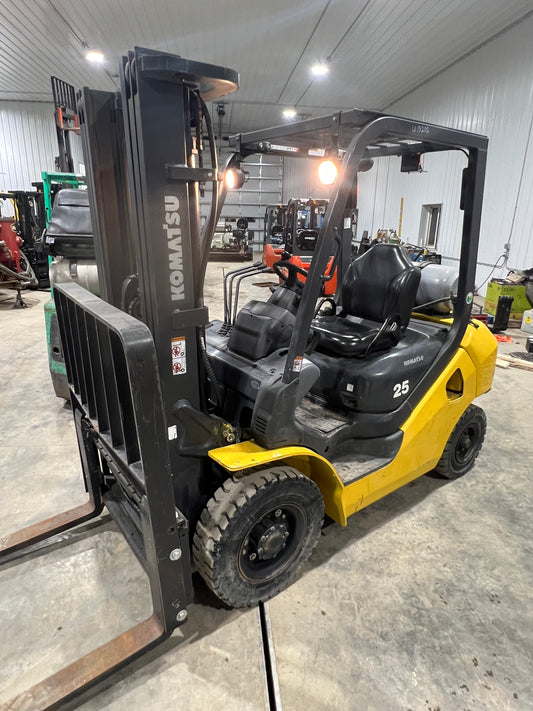 2015 Komatsu Forklift 5000lb Lift Capacity