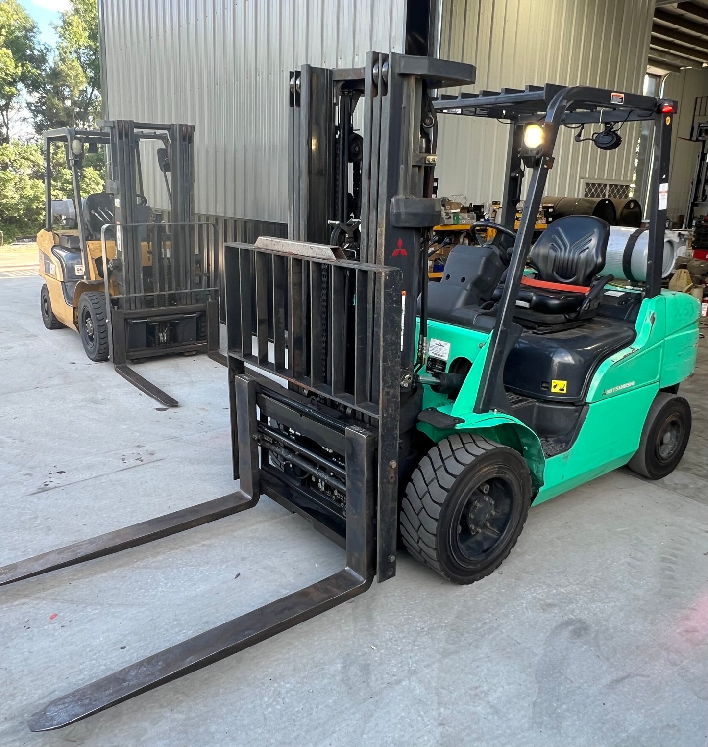2021 Mitsubishi Forklift (6000lb Lift Capacity, Fork Positioner!