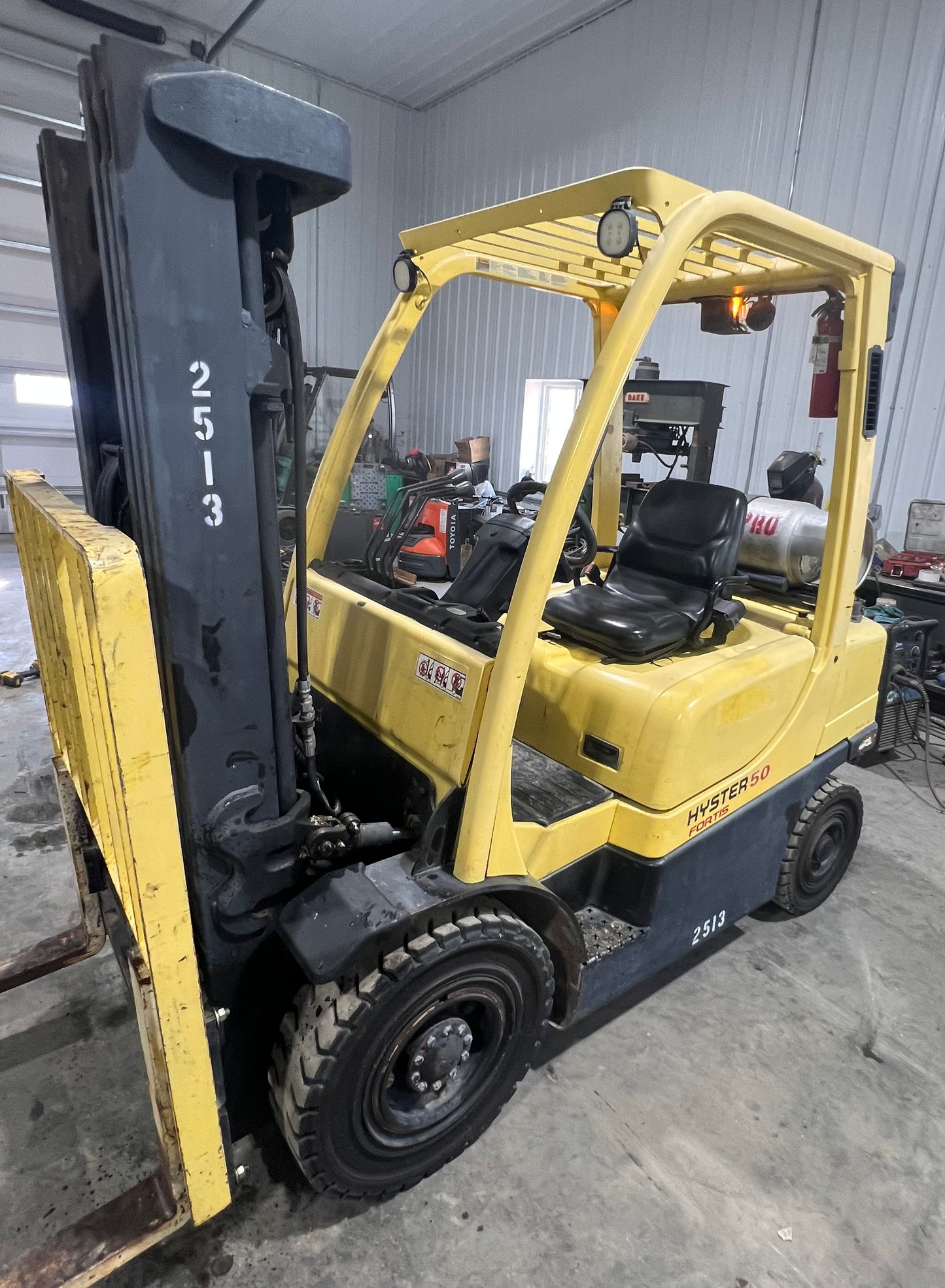 2019 Hyster Forklift 5000lb Lift Capacity (Fork Positioner!)