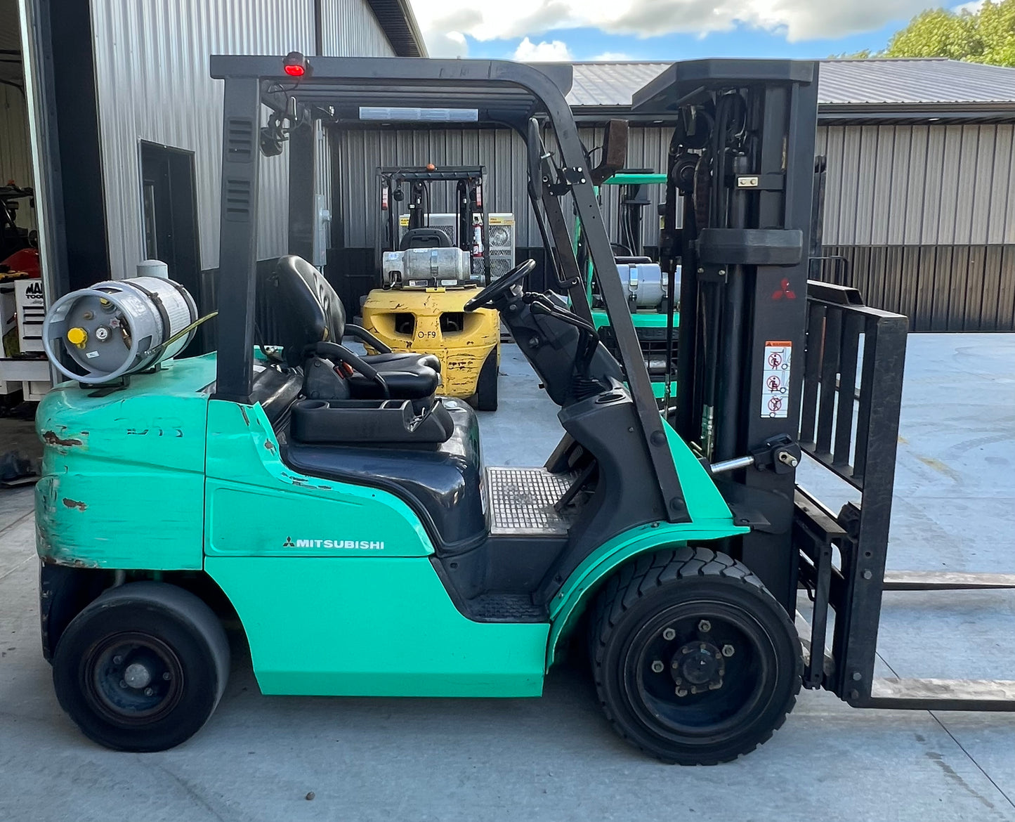 2021 Mitsubishi Forklift (6000lb Lift Capacity, Fork Positioner!