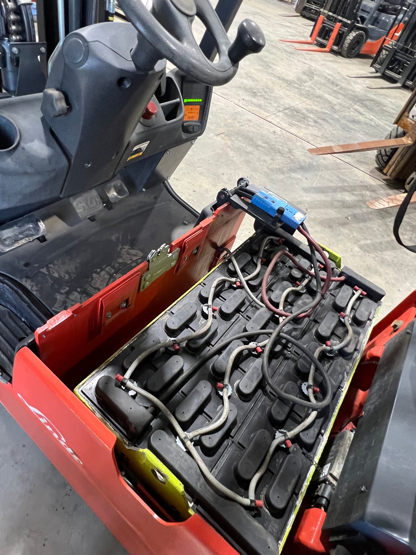 2021 Linde Forklift Electric 36 volts