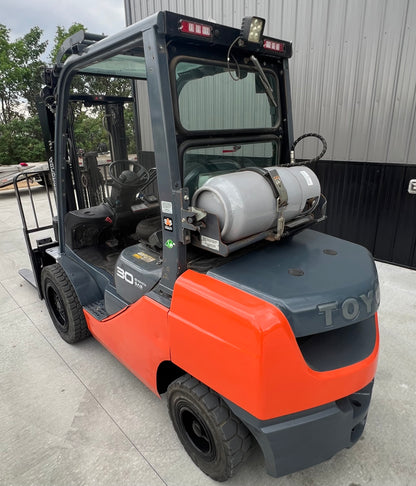 2015 Toyota Forklift 6000lb Lift Capacity (Fork Positioner!