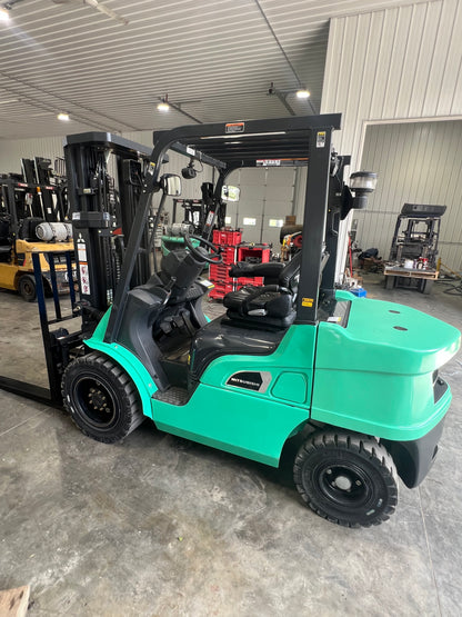 2025 Mitsubishi Forklift 6000lb Lift Capacity (Fork Positioner!