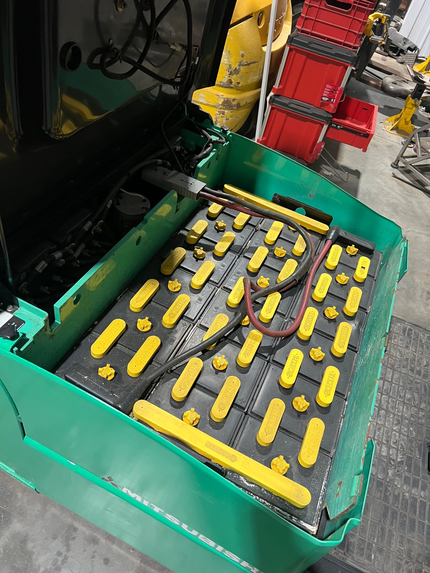 2018 Mitsubishi Forklift 48 Volts  Quad Mast 20’ Max Height