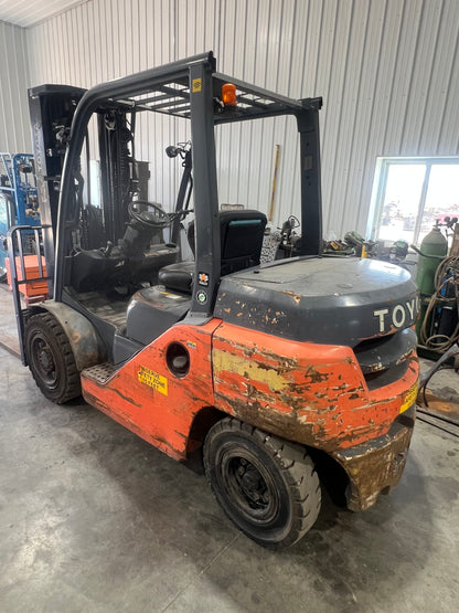 2020 Toyota Forklift 7000lb Lift Capacity (Fork Positioner!
