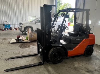 2014 Toyota Forklift 5000lb Lift Capacity (1200 Hours!!