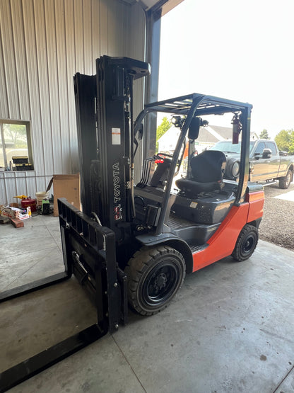 2022 Toyota Forklift (6500lb lift Capacity (Fork Positioner!