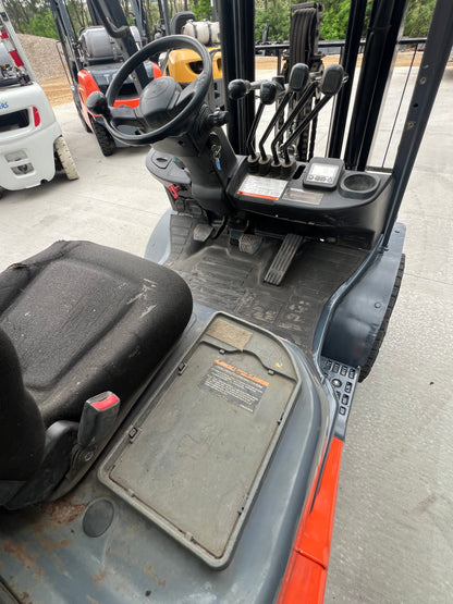 2015 Toyota Forklift 6000lb Lift Capacity (Fork Positioner!