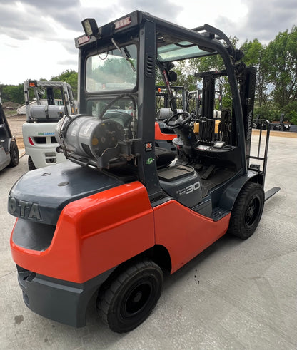 2015 Toyota Forklift 6000lb Lift Capacity (Fork Positioner!