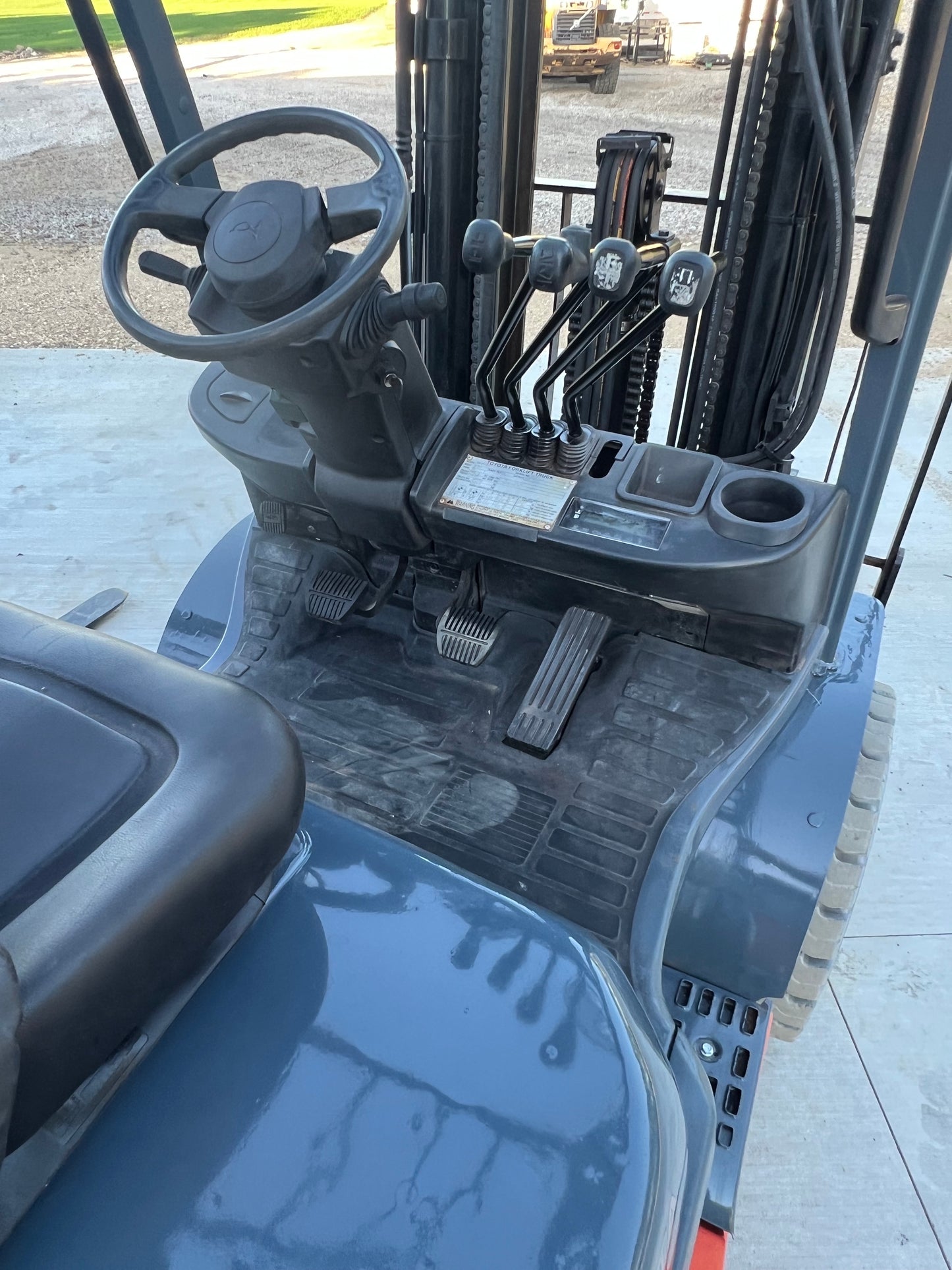 2013 Toyota Forklift 5000lb Lift Capacity (Fork Positioner!