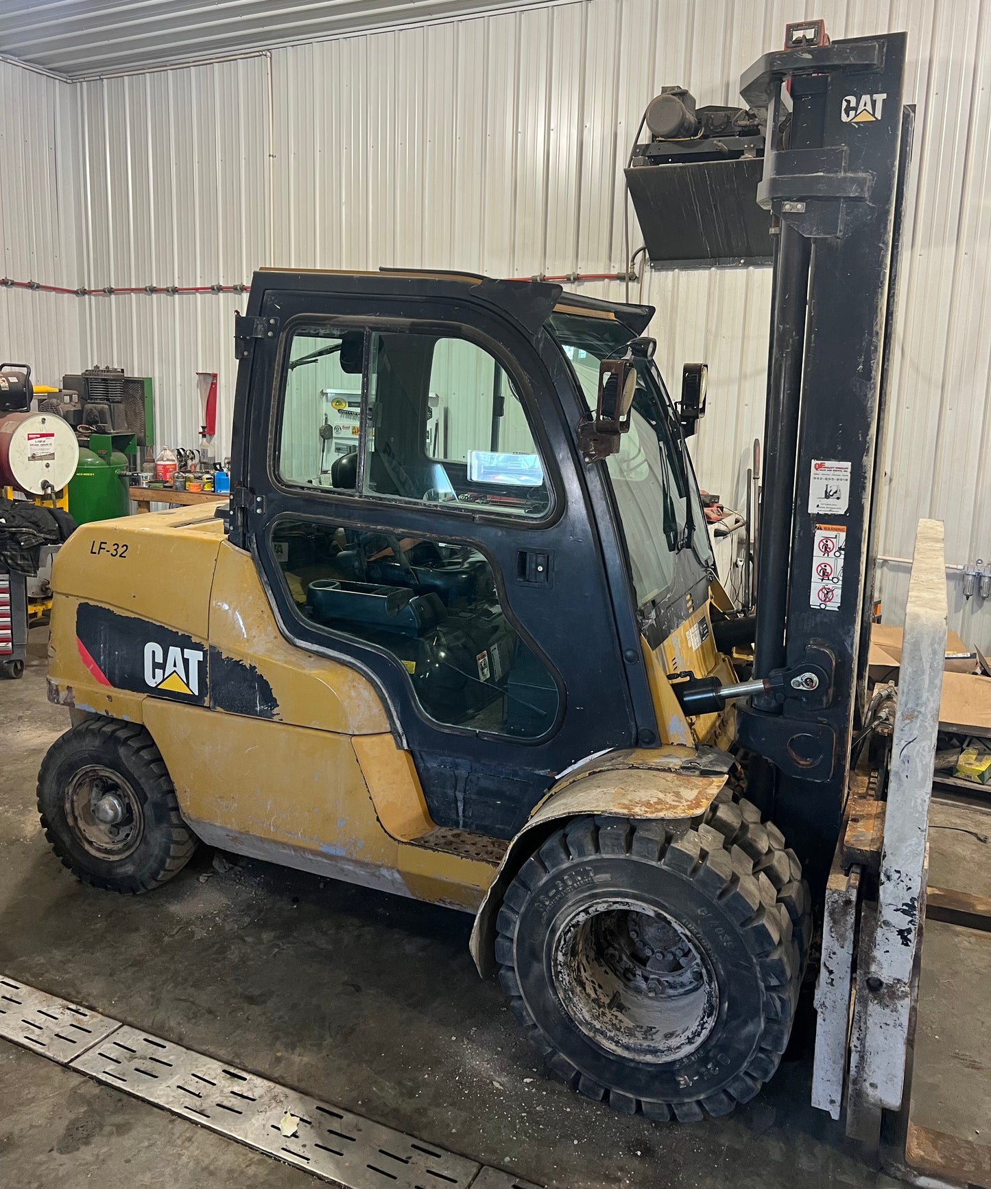 2011 Cat Forklift 12000lb Lift Capacity Fork Positioner