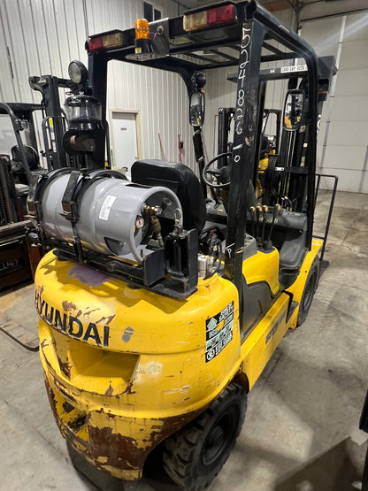 2013 Hyundai Forklift 5000lb Capacity Fork-Positioner